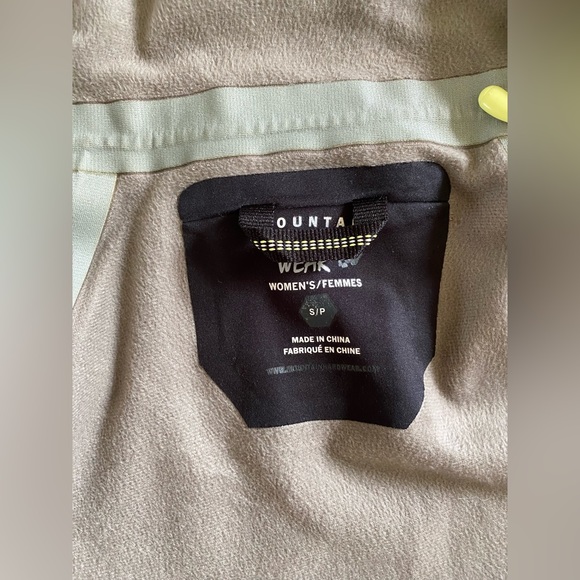 Women’s Mountain Hardwear Trinity Dry-Q waterproof Jacket - small - Picture 6 of 9